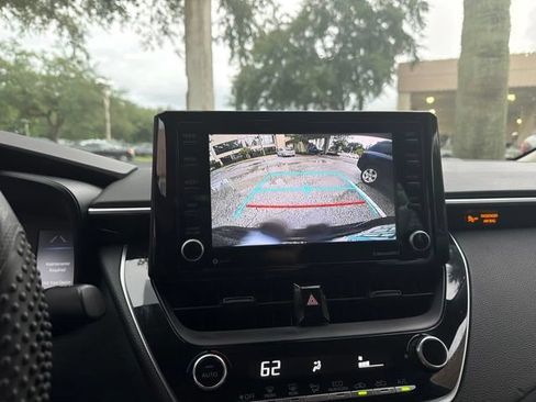 Used 2022 Toyota Corolla LE FWD image 3