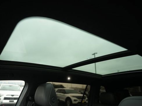 Used 2024 Volkswagen Tiguan SE R-Line image 11