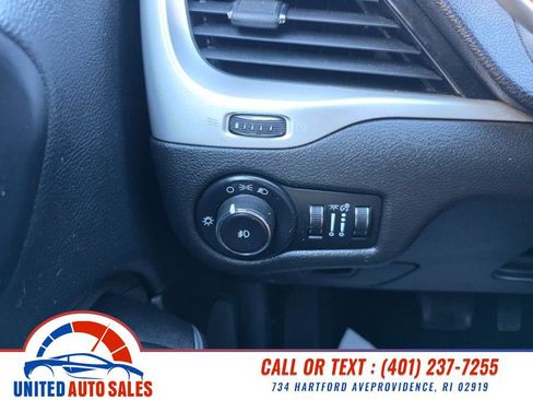 Used 2014 Jeep Cherokee Latitude w/ Cold Weather Group image 18