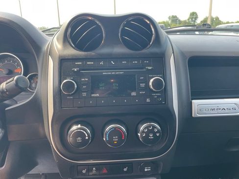 Used 2014 Jeep Compass Latitude AWD/4WD image 21