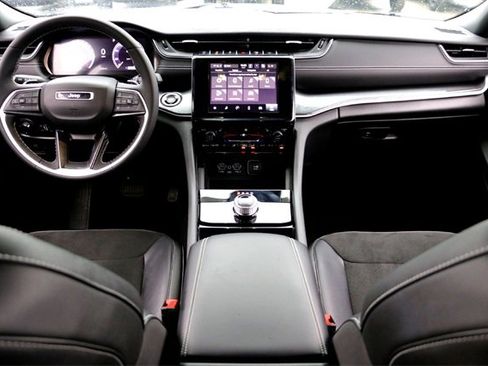 Used 2023 Jeep Grand Cherokee Altitude image 26