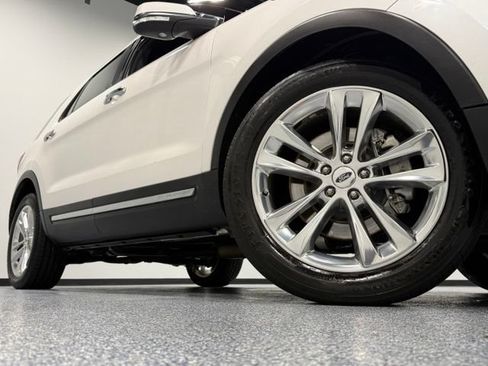 Certified 2018 Ford Explorer Limited w/ Equipment Group 301A FWD image 3