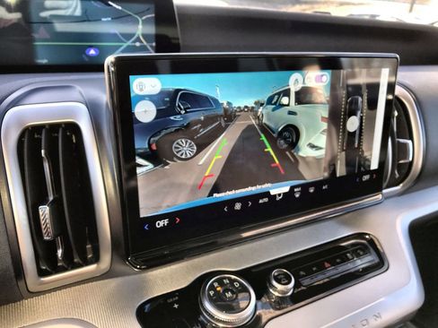 Used 2025 Ford Expedition Active image 17