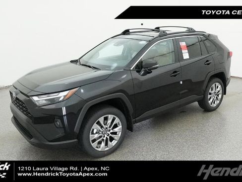 Used 2025 Toyota RAV4 XLE Premium image 1