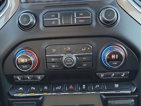 Used 2020 Chevrolet Silverado 1500 High Country w/ Technology Package image 15