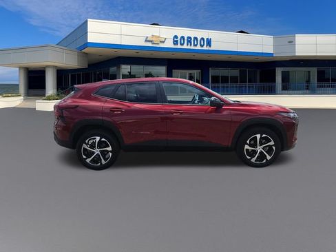 Used 2025 Chevrolet Trax RS FWD image 6