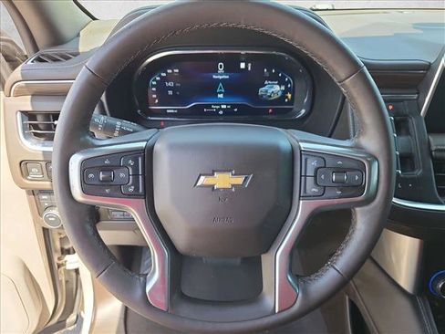 Certified 2022 Chevrolet Suburban LT w/ Luxury Package AWD/4WD image 15