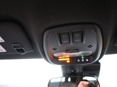 Used 2025 Chevrolet Trax RS w/ Sunroof Package FWD image 12