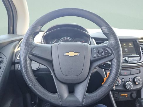 Used 2019 Chevrolet Trax LS AWD/4WD image 28