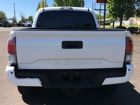Used 2021 Toyota Tacoma TRD Sport w/ TRD Premium Sport Package AWD/4WD image 5