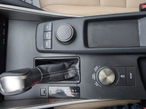 Used 2017 Lexus IS 200t image 21