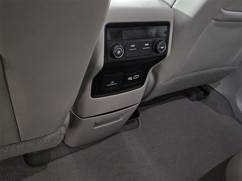 Used 2020 GMC Acadia SLT image 29