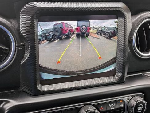 Used 2022 Jeep Wrangler Unlimited Sahara w/ LED Lighting Group AWD/4WD image 23