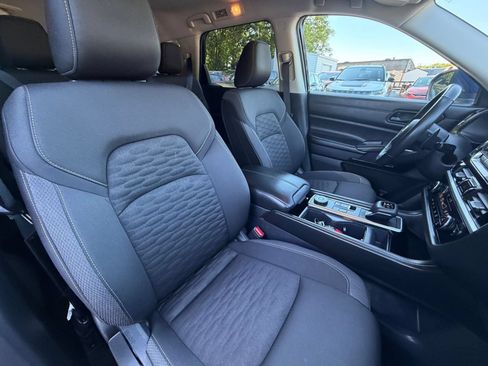 Used 2025 Nissan Pathfinder SV AWD/4WD image 38