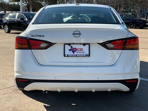 Used 2025 Nissan Altima 2.5 SV image 6