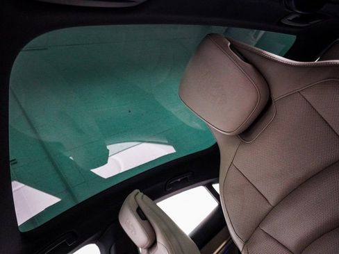 Used 2023 Porsche Taycan 4S w/ Premium Package image 20