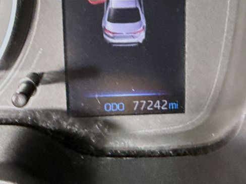 Used 2021 Toyota Corolla LE image 16