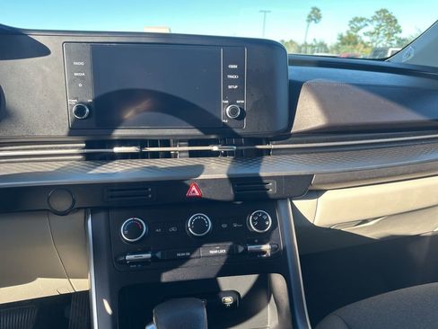 Used 2022 Kia Carnival LX image 14