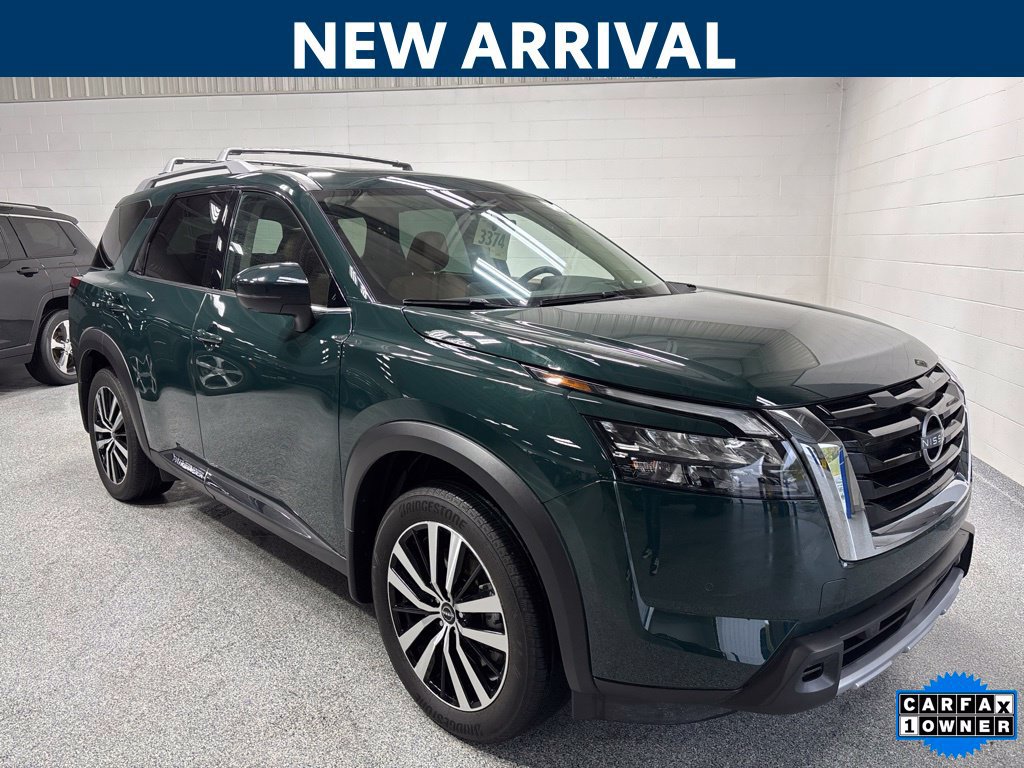 Used 2025 Nissan Pathfinder Platinum w/ Cargo Package FWD image 1