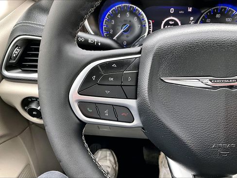 Used 2024 Chrysler Pacifica Limited w/ Uconnect Theater Family Group image 23