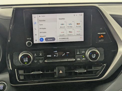 Used 2023 Toyota Highlander LE FWD image 19