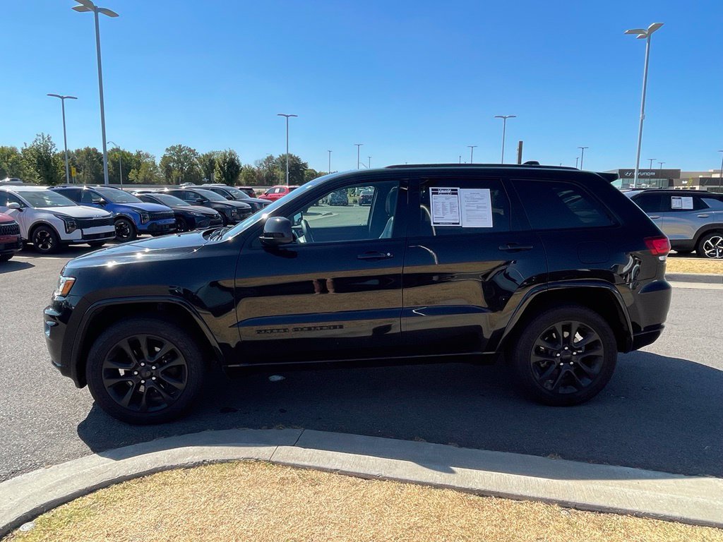 Used 2020 Jeep Grand Cherokee Altitude AWD/4WD image 4
