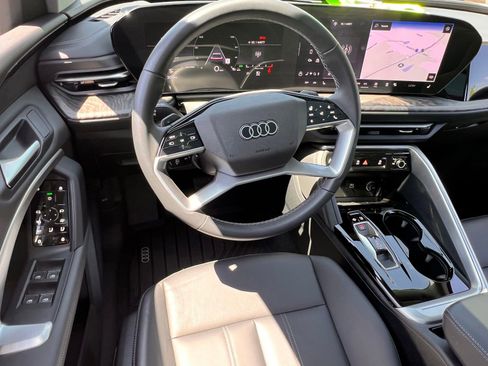 Used 2025 Audi Q5 Premium w/ Convenience Package AWD/4WD image 39
