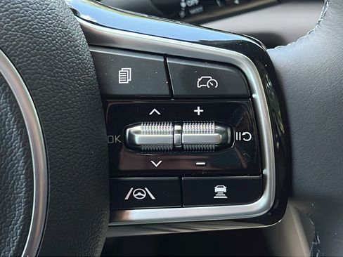 New 2026 Kia Carnival EX FWD image 24