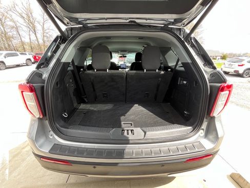 Used 2023 Ford Explorer XLT AWD/4WD image 17