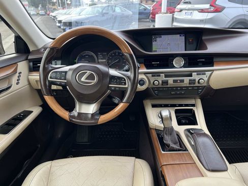 Used 2016 Lexus ES 300h Hybrid image 7