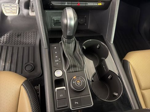 Used 2022 Volkswagen Atlas Cross Sport SEL R-Line image 37