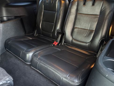 Used 2019 Ford Explorer XLT image 14