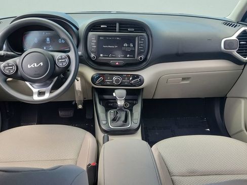 Used 2025 Kia Soul LX FWD image 11