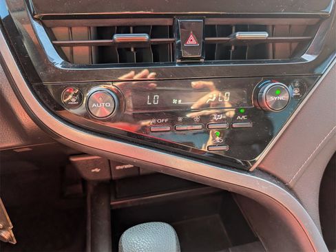 Used 2022 Toyota Camry LE image 15