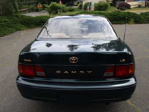 Used 1995 Toyota Camry LE FWD image 10