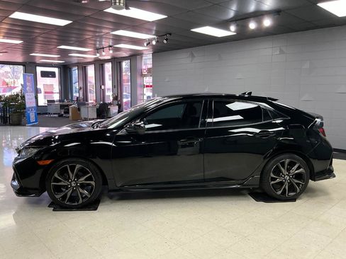 Used 2018 Honda Civic Sport image 7
