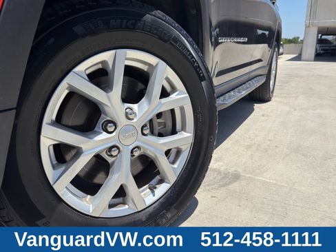 Used 2023 Jeep Grand Cherokee L Limited w/ Luxury Tech Group II AWD/4WD image 4