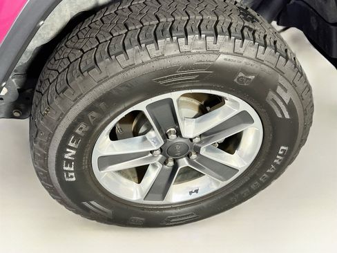Used 2021 Jeep Wrangler Unlimited Sahara w/ LED Lighting Group AWD/4WD image 29