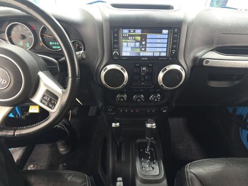 Used 2017 Jeep Wrangler Unlimited Sahara w/ Quick Order Package 24E Chief AWD/4WD image 8