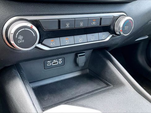 Used 2025 Nissan Altima 2.5 SV FWD image 30