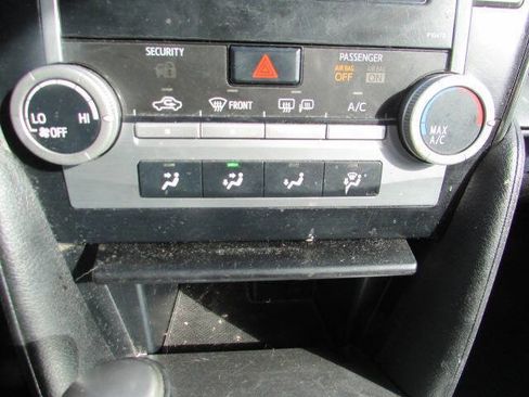 Used 2014 Toyota Camry SE image 19