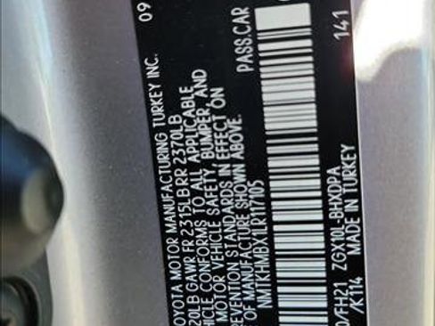 Used 2020 Toyota C-HR LE image 23