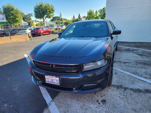 Used 2017 Dodge Charger R/T w/ Plus Group RWD image 8