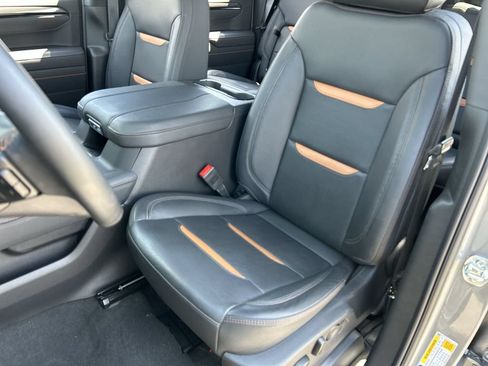 Used 2025 GMC Sierra 1500 AT4 w/ Technology Package AWD/4WD image 19