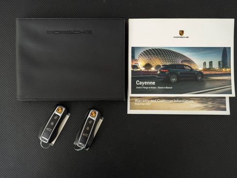 Used 2022 Porsche Cayenne Coupe AWD/4WD image 21