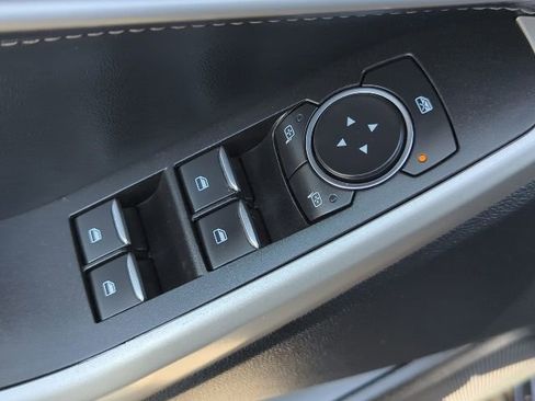 Used 2022 Ford Explorer XLT image 14