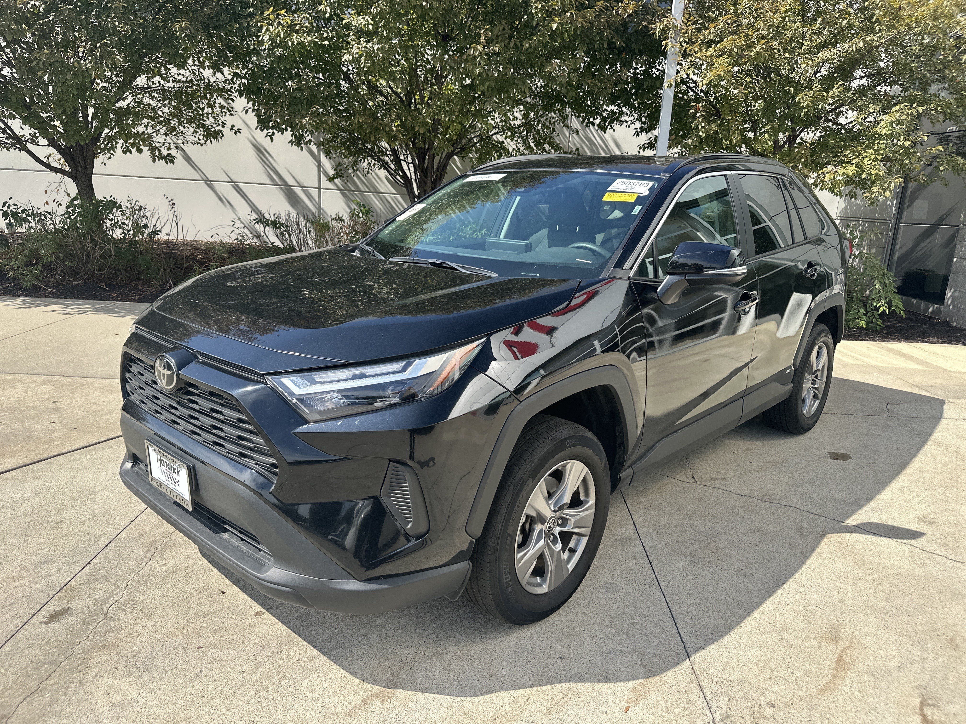 Used 2025 Toyota RAV4 XLE AWD/4WD image 3