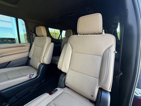 Used 2023 Chevrolet Suburban Premier AWD/4WD image 18