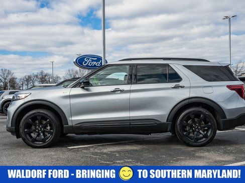 Used 2023 Ford Explorer ST-Line w/ Class IV Trailer Tow Package image 4