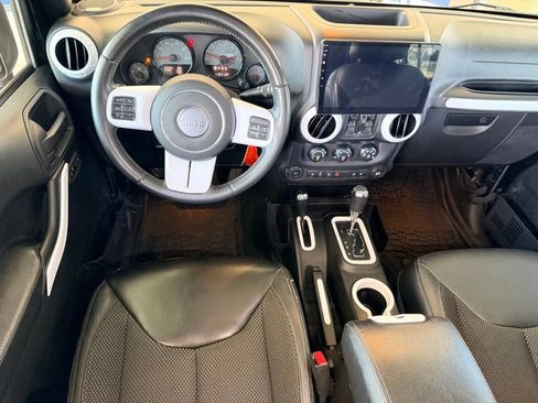 Used 2016 Jeep Wrangler Unlimited Sahara AWD/4WD image 14